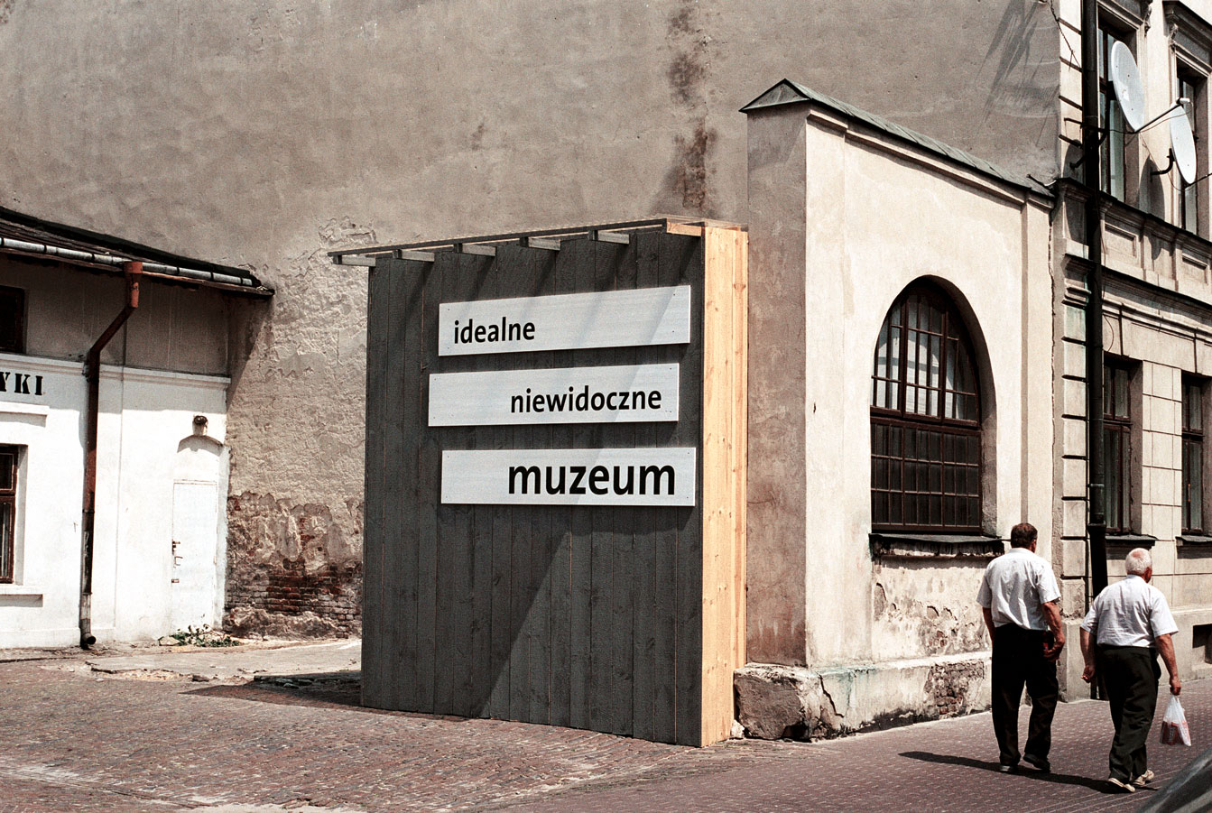 Les Schliesser – »Idealne Niewidoczne Muzeum«, Installationsansicht, Zamosc 2006